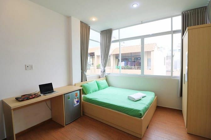 Hình ảnh Khai Trương Căn Hộ Quận 3 - Cửa Sổ Kính Hiện Đại