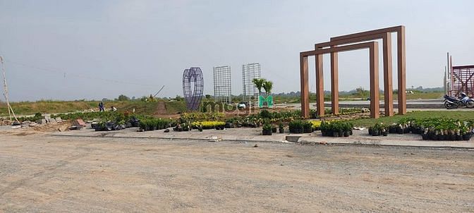 Hình ảnh còn 2 nền giá nội bộ khu vạn phát