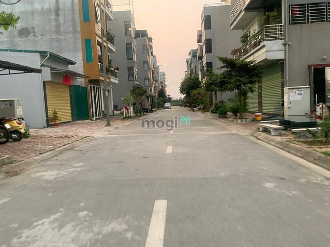 Hình ảnh Gia đình cần bán mảnh đất 90m2 tại khu TĐC Thạch Bàn, Long Biên