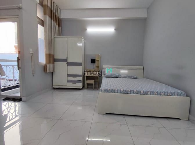 Hình ảnh CHDV full nội thất, ban công, gần vòng xoay dân chủ.Q3