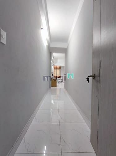 Hình ảnh CHDV full nội thất, ban công, gần vòng xoay dân chủ.Q3