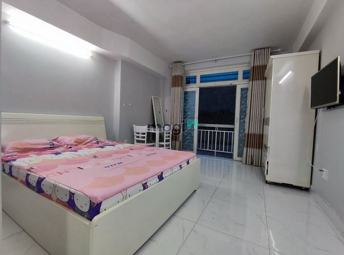 Hình ảnh CHDV full nội thất, ban công, gần vòng xoay dân chủ.Q3