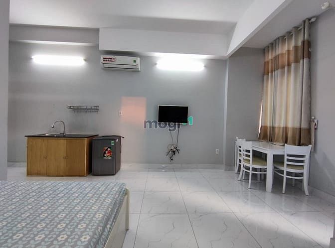 Hình ảnh CHDV full nội thất, ban công, gần vòng xoay dân chủ.Q3