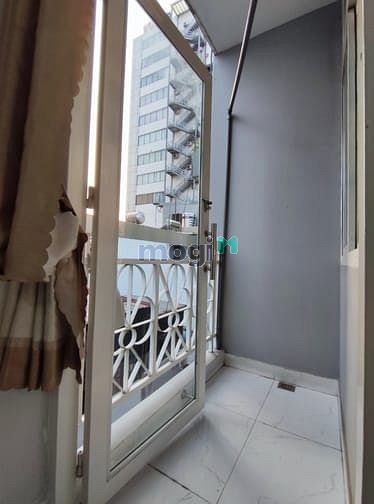 Hình ảnh CHDV full nội thất, ban công, gần vòng xoay dân chủ.Q3