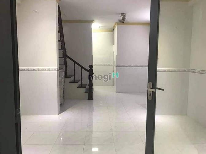 Hình ảnh Bán nhà ngay trung tâm quận Tân Phú