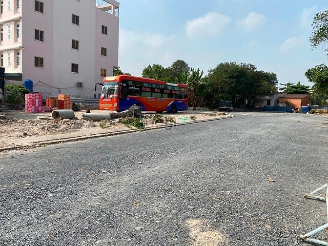 Hình ảnh Gia đình tôi cần bán gấp lô đất mặt tiền quận 12, HCM