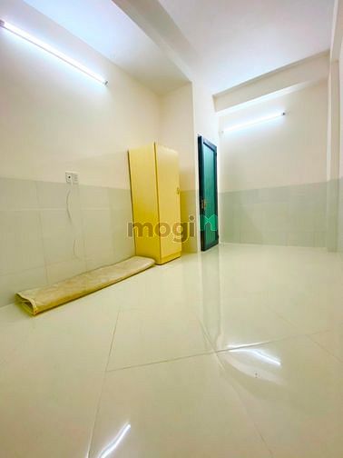 Hình ảnh Nhà mới xây, thang máy, ban công, NT cơ bản.Q5