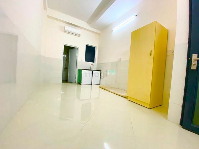 Hình ảnh Nhà mới xây, thang máy, ban công, NT cơ bản.Q5