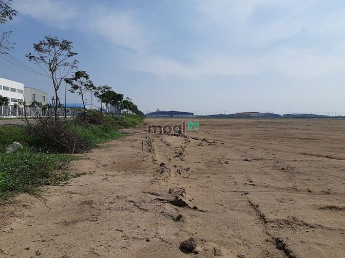 Hình ảnh Cho thuê đất 10.000m2 có sẵn kho 2000m2 gần cầu Bình Phước, quận 12.
