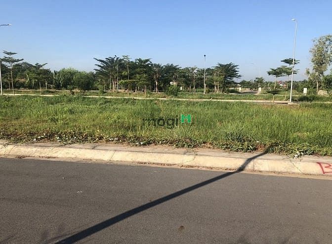 Hình ảnh Bán đất lê văn lương 105m2 xây tự do đường nhựa, điện âm.