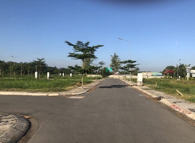 Hình ảnh Bán đất lê văn lương 105m2 xây tự do đường nhựa, điện âm.