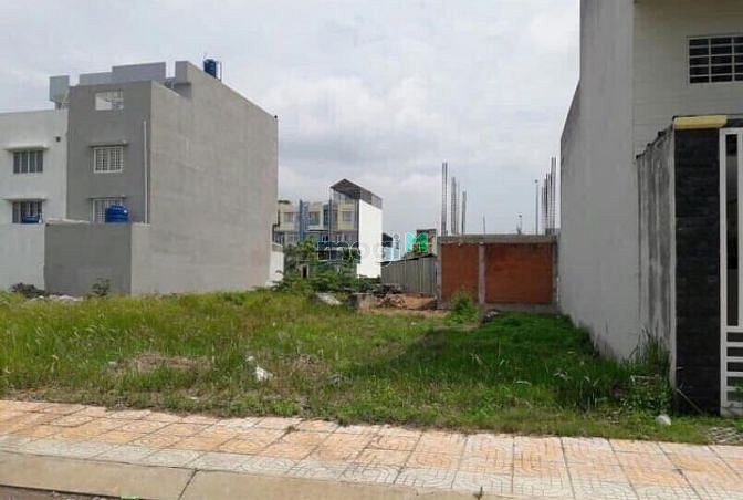 Hình ảnh Bán gấp lô đất 100m2 gần chợ Hưng Long,Bình Chánh_SHR_100m2_1,05 tỷ