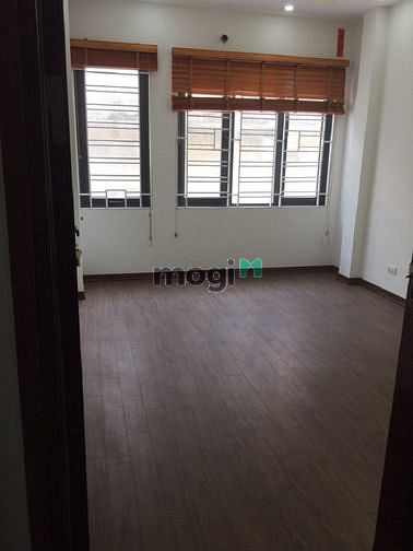 Hình ảnh Cần cho thuê nhà mới xây 99 Nguyễn sơn 5 tầng x 40m2 ở và làm vp
