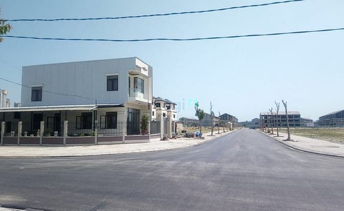Hình ảnh Bán lô 100m2 đường 7m5 vỉa hè mỗi bên 4m phía nam đà nẵng đã có sổ.