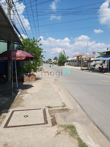 Hình ảnh Bán đất MT Hương Lộ 10, giá 23tr/m2, SHR, cách chợ Bình Chánh 1,2km