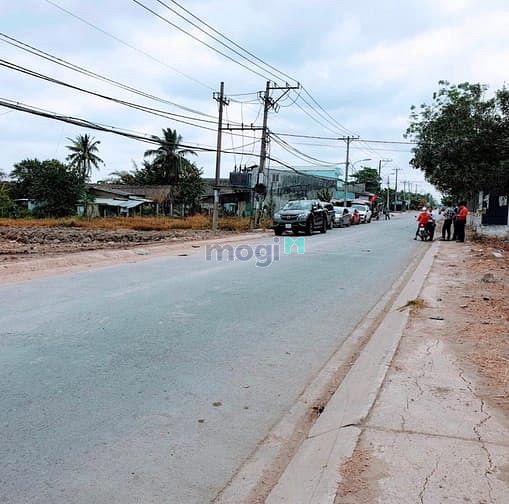 Hình ảnh Bán đất MT Hương Lộ 10, giá 23tr/m2, SHR, cách chợ Bình Chánh 1,2km