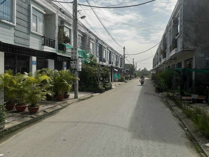 Hình ảnh Bán đất thổ cư gần chợ mỹ hạnh nam giá 700tr