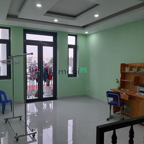 Hình ảnh Nhà Quốc Lộ 13 Có chỗ Để xe hơi