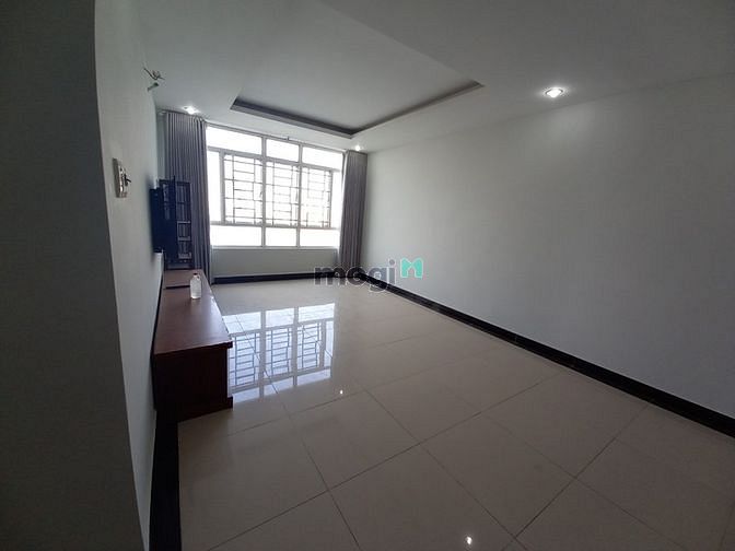 Hình ảnh Cho thuê căn 3PN, 150m2 - CC Giai Việt, Q8 - có rèm, ML, giường, Sofa.