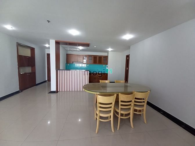 Hình ảnh Cho thuê căn 3PN, 150m2 - CC Giai Việt, Q8 - có rèm, ML, giường, Sofa.