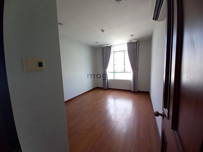 Hình ảnh Cho thuê căn 3PN, 150m2 - CC Giai Việt, Q8 - có rèm, ML, giường, Sofa.