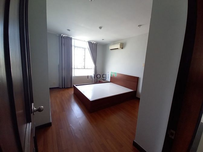 Hình ảnh Cho thuê căn 3PN, 150m2 - CC Giai Việt, Q8 - có rèm, ML, giường, Sofa.
