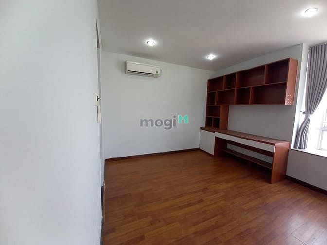 Hình ảnh Cho thuê căn 3PN, 150m2 - CC Giai Việt, Q8 - có rèm, ML, giường, Sofa.