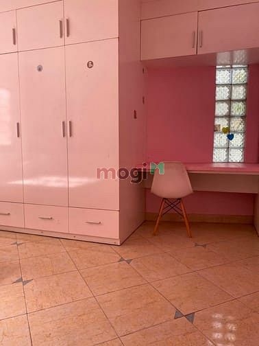 Hình ảnh Studio bếp lớn đặt biệt phòng màu hồng