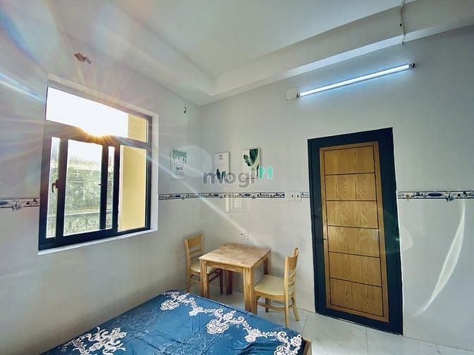Hình ảnh CHDV mới xây full nội thất, ban công, ngay chợ Hoang Hoa Thám . TP