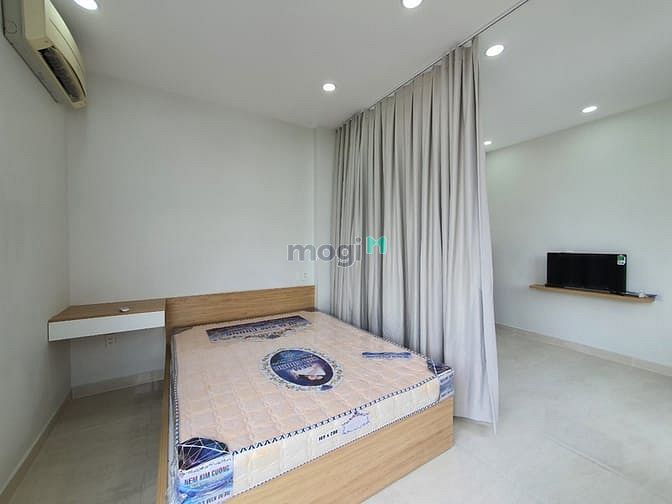 Hình ảnh CHDV mới xây full nội thất, ban công, cách sân bay 500m.PN
