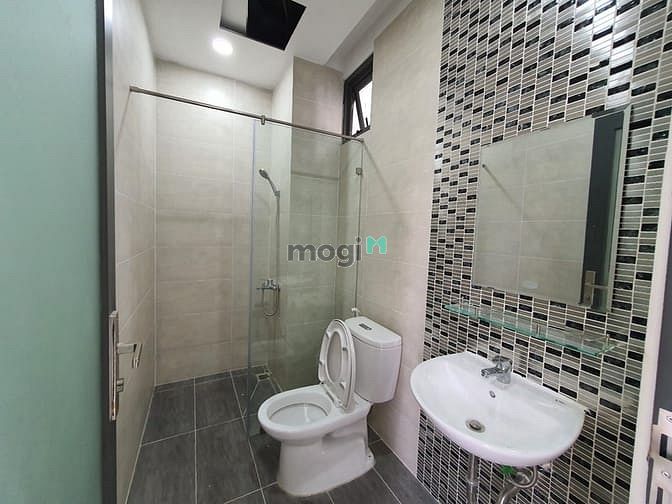Hình ảnh CHDV mới xây full nội thất, ban công, cách sân bay 500m.PN