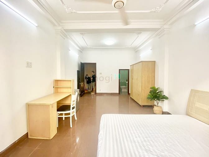 Hình ảnh sát cầu Sài Gòn, full nội thất, có ban công, free xe+rác+quản lý