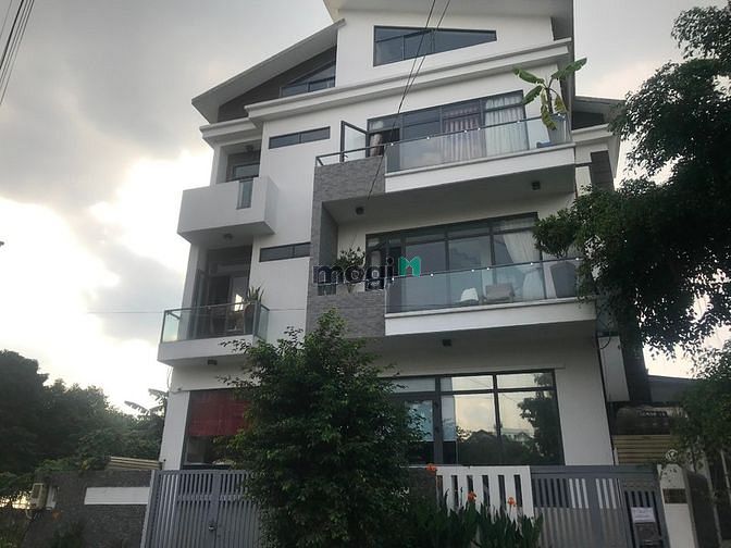 Hình ảnh Cho Thuê Biệt Thự Bạch Đằng, P2, Q.Tân Bình, DT: 9x20m, 3 lầu.