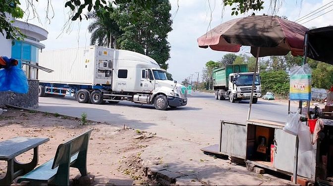 Hình ảnh Bán lô đất MT Hoàng Phan Thái, đường 30m, SHR,thổ cư 100%. Giá 23tr/m2