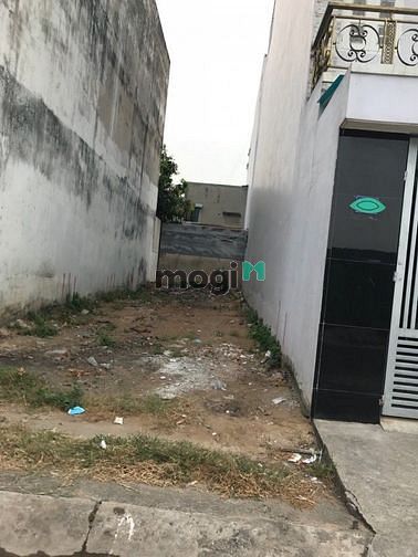 Hình ảnh Cần bán gấp 80m2 đất thổ Bình Chánh, đường Hoàng Phan Thái, giá 900 tr