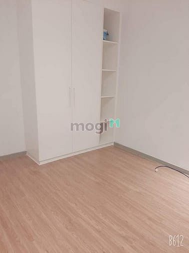 Hình ảnh Cho thuê GoldView Q4, Nội thất cơ bản (bếp, rèm, máy lạnh, tủ âm tường