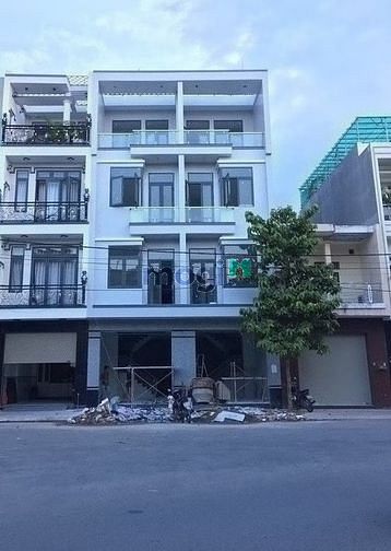 Hình ảnh MT   Đường Cách Mạng Tháng 8_ Xe cộ đông đúc