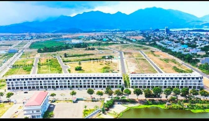 Hình ảnh Bán gấp lô góc 2 mặt tiền đường 17.5m lakeside