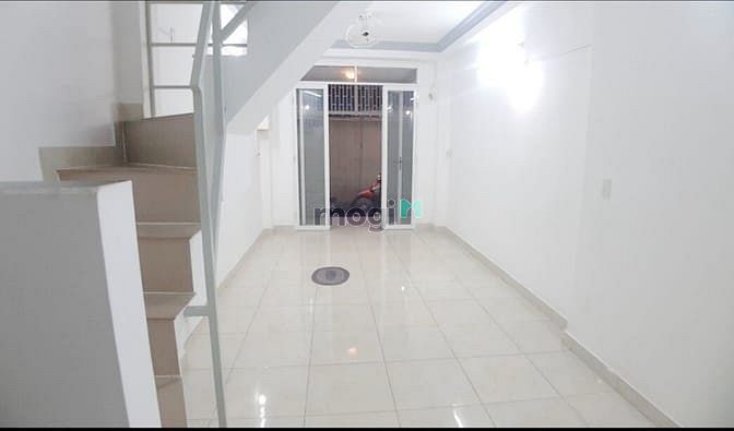 Hình ảnh Nhà 2lầu hẻm Trần Đình Xu P. Cô Giang Q1