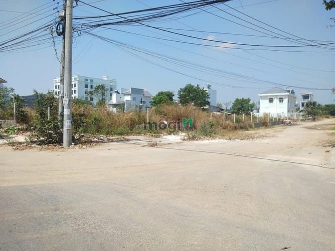 Hình ảnh cần bán gấp đất nền trung tâm Thành phố 100M2 đường 27m sổ đỏ
