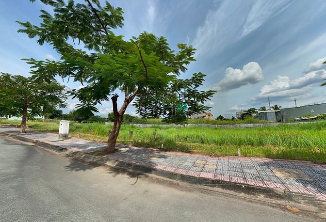 Hình ảnh Bán gấp nền đất MT Hoàng Hữu Nam, Q9, gần BXMĐ, Từ 2 tỷ 8/nền, SHR 80M