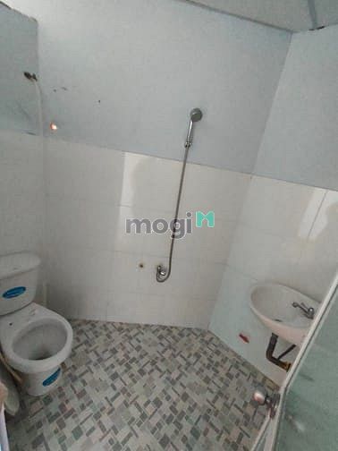 Hình ảnh Phòng Thoáng mát , có cửa sổ , rộng rãi