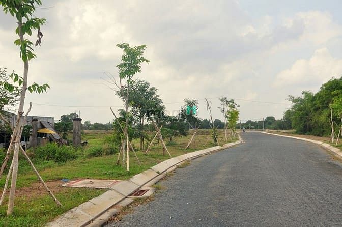 Hình ảnh Bán Gấp 2 lô MT, SHR, Ngay Chợ Bình Chánh Giá 679TR/nền.
