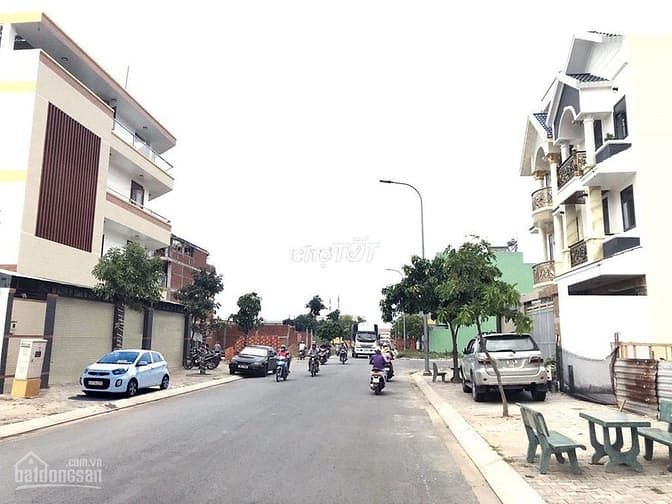 Hình ảnh Sang gấp nền đất đường 14m gần KDC Tên Lửa, 70m2 giá 2.8 tỷ ( SHR )