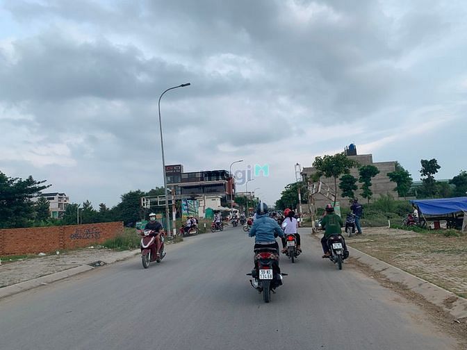 Hình ảnh Đất Nền Biệt Thự Bình Chánh 200m2 Lộ Giới 16m Bệnh Viện Chợ Rẫy 2. 3Tỷ