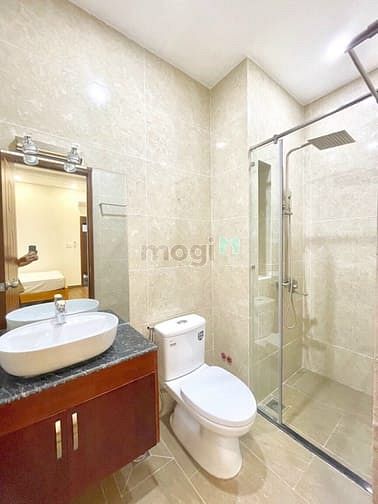 Hình ảnh Bao phí dịch vụ_ có ban công_ vị trí đẹp ngay trung tâm