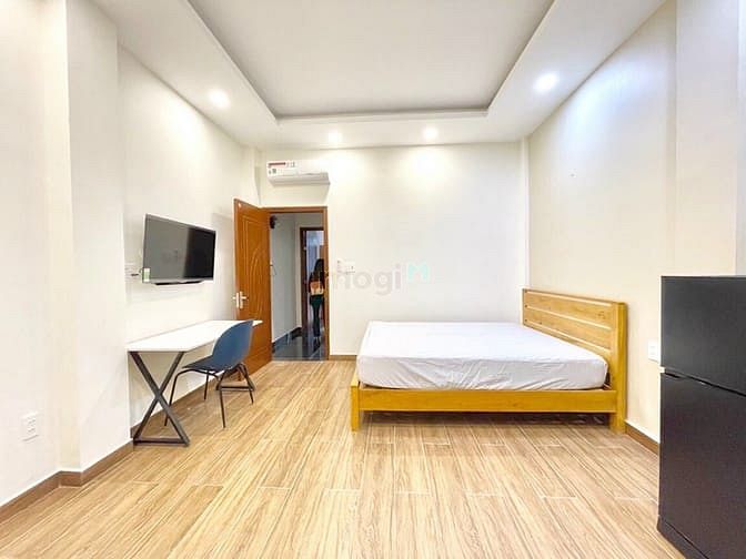 Hình ảnh Bao phí dịch vụ_ có ban công_ vị trí đẹp ngay trung tâm