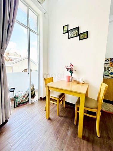 Hình ảnh Bao phí dịch vụ_ có ban công_ vị trí đẹp ngay trung tâm