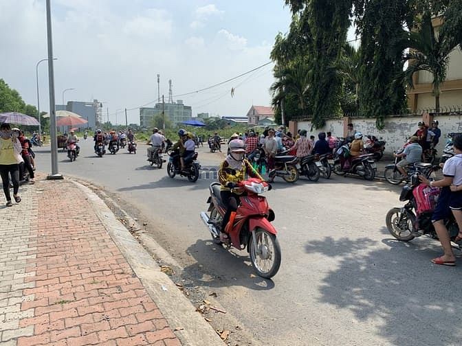 Hình ảnh Tài chính 2 tỷ nhận ngay nền đất vị trí đẹp KDC Tên Lửa mở rộng
