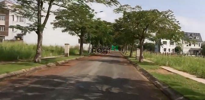 Hình ảnh Bán lô đất MT đường Trường Lưu, Long Trường, Q9, SHR, 3 tỷ 7, 96m2